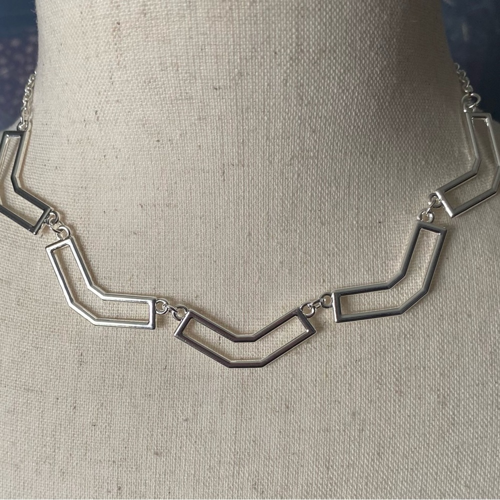 NWT-A NEW DAY-SILVER TONE NECKLACE